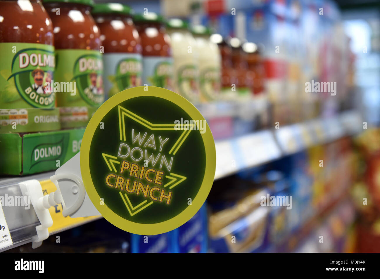 I prezzi dei generi alimentari ridotto Supermercato UK Foto Stock