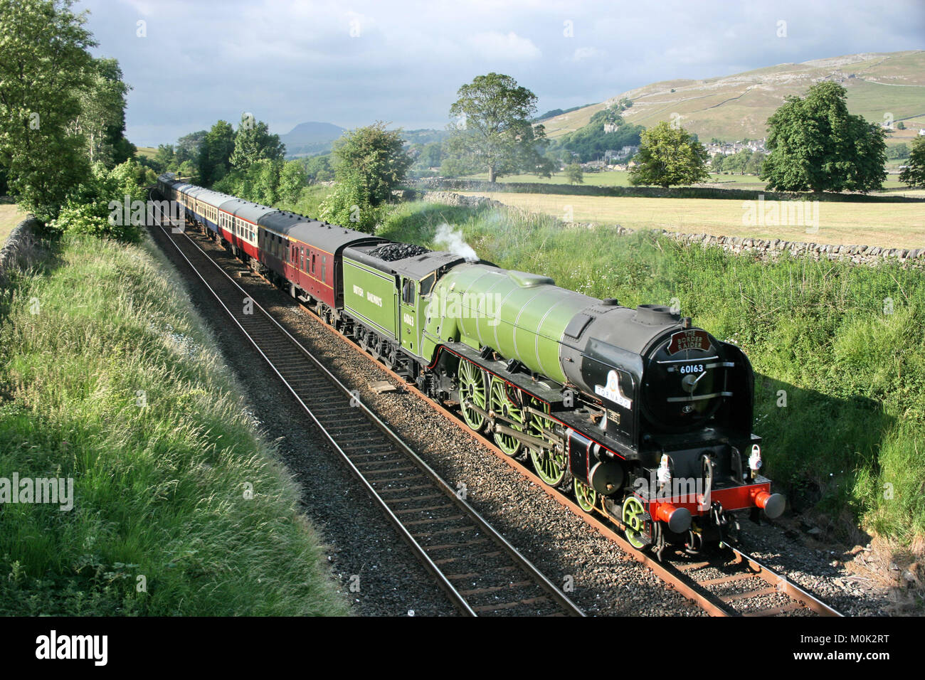 A1 locomotiva a vapore Tornado con un Carlisle a Crewe Railtour - Settle Junction, Yorkshire, Regno Unito - 24 giugno 2010 Foto Stock