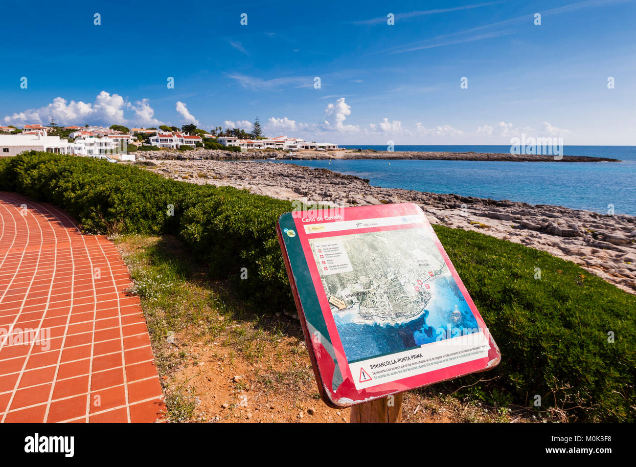 Il piccolo villaggio di Biniancolla-Punta Prima , Minorca , Isole Baleari , Spagna Foto Stock