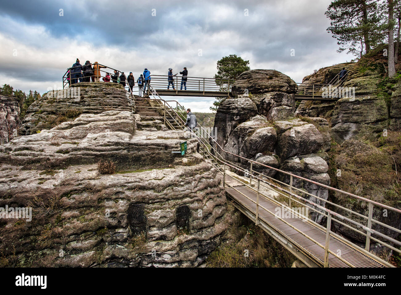 Punti di vista sulle rocce in Bastei sull'Elba, in Sassonia, Germania Foto Stock