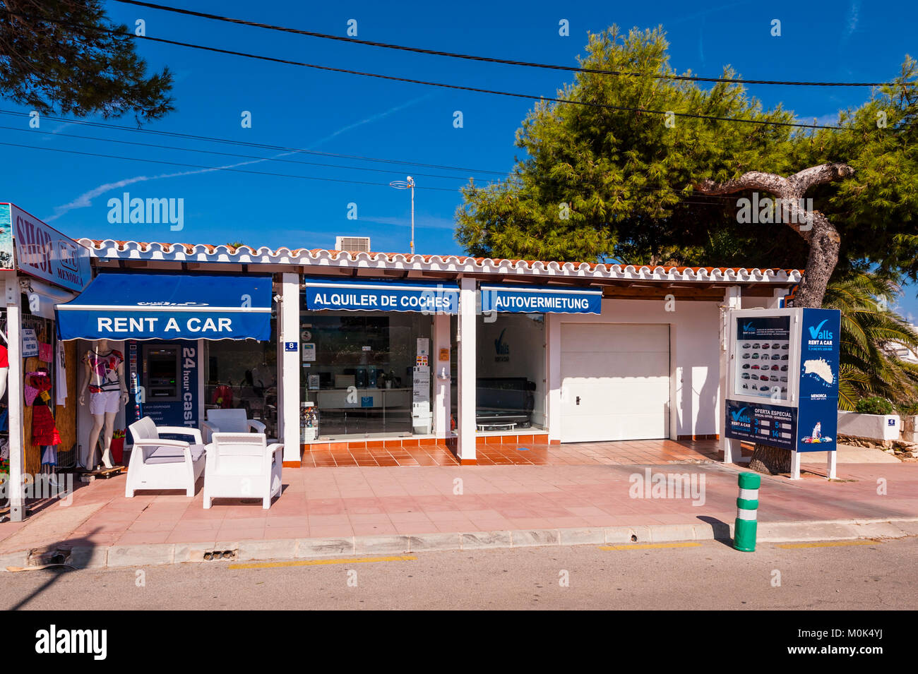 Noleggio auto a Punta Prima , Minorca , Isole Baleari , Spagna Foto Stock