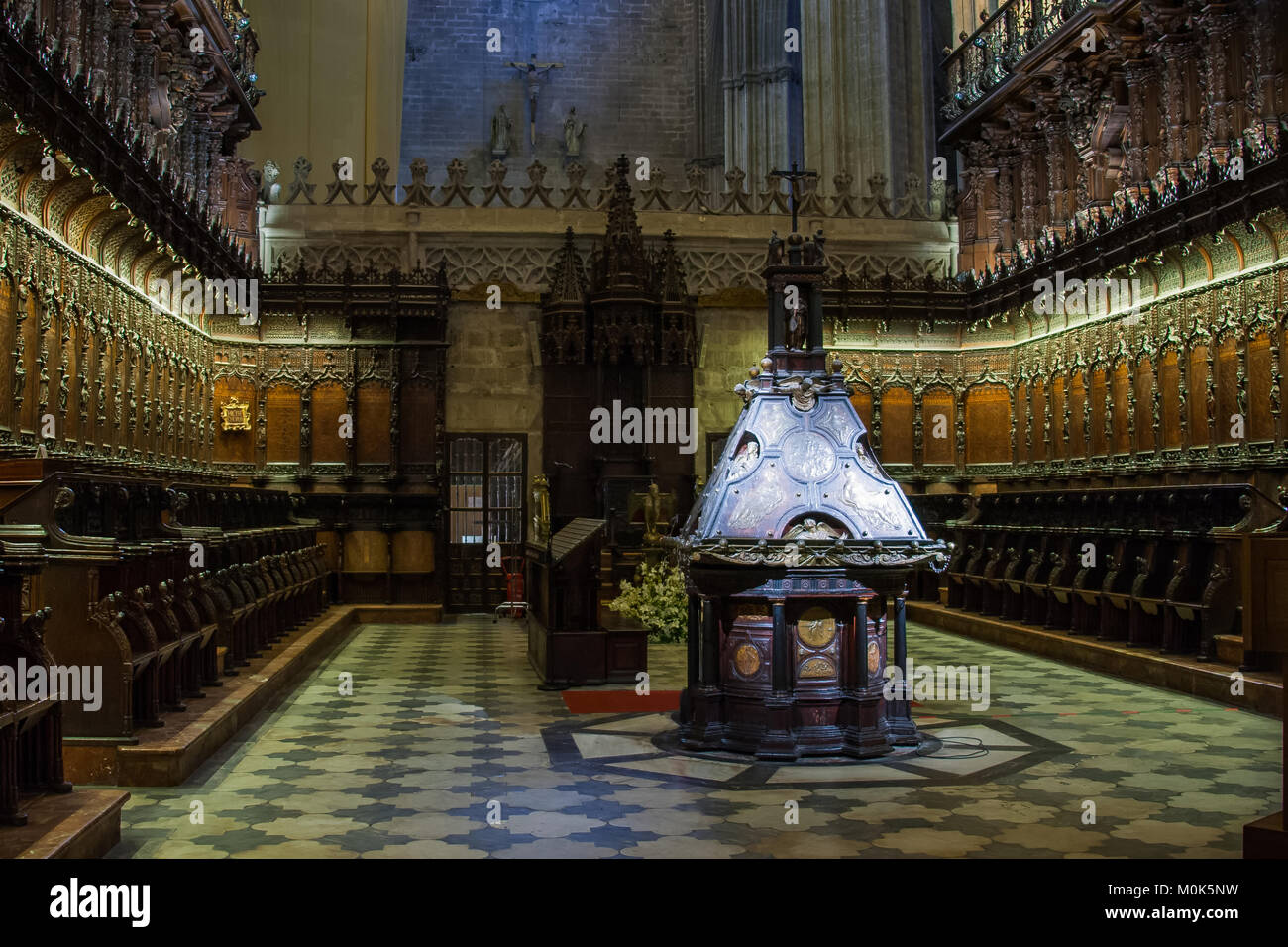 Siviglia, in Andalusia, Spagna - Gli interni della cattedrale di Siviglia di Santa Maria ed è la terza chiesa più grande del mondo, il coro Foto Stock