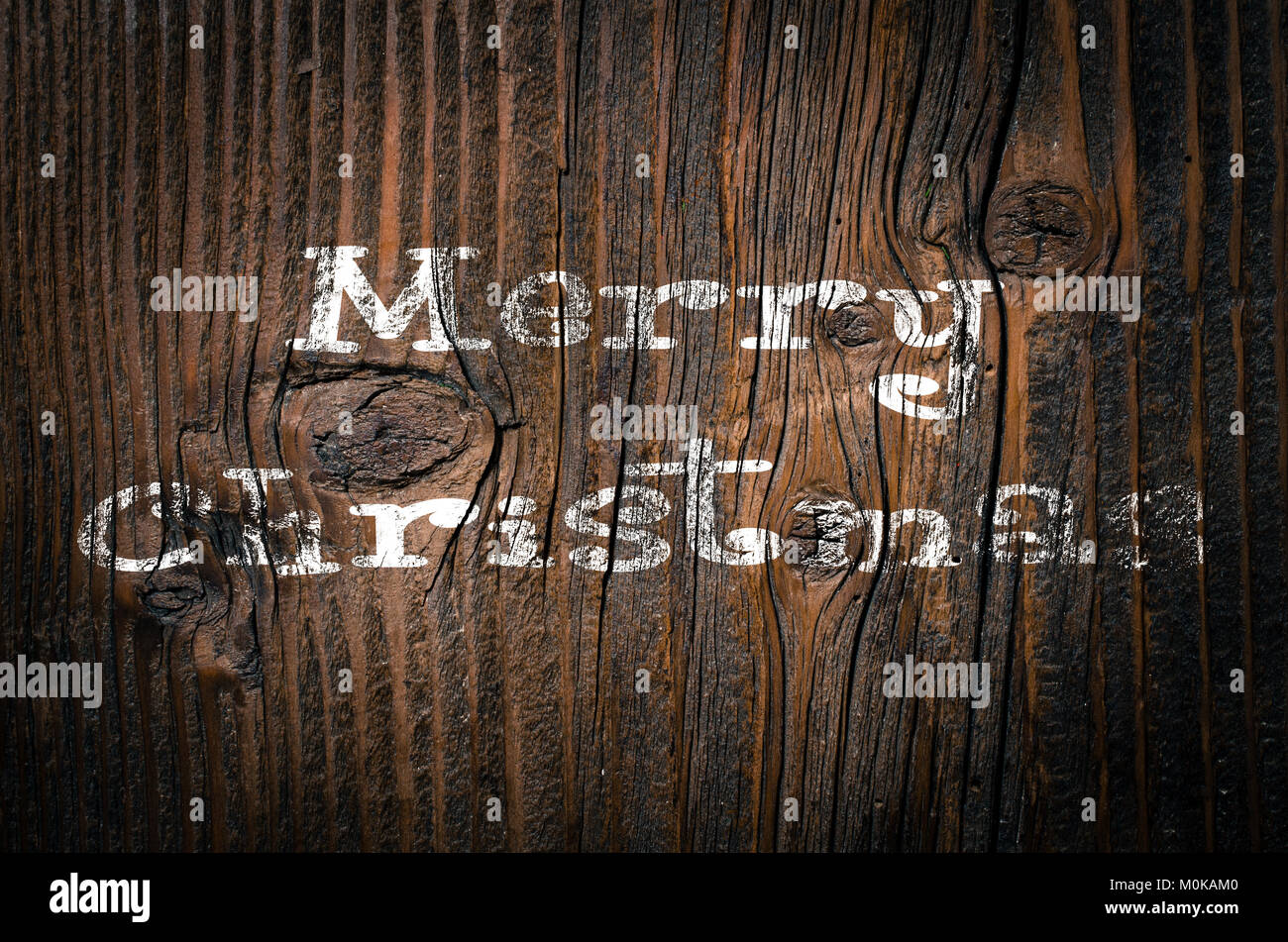 Auguri di Natale su un vecchio ceppo di legno Foto Stock