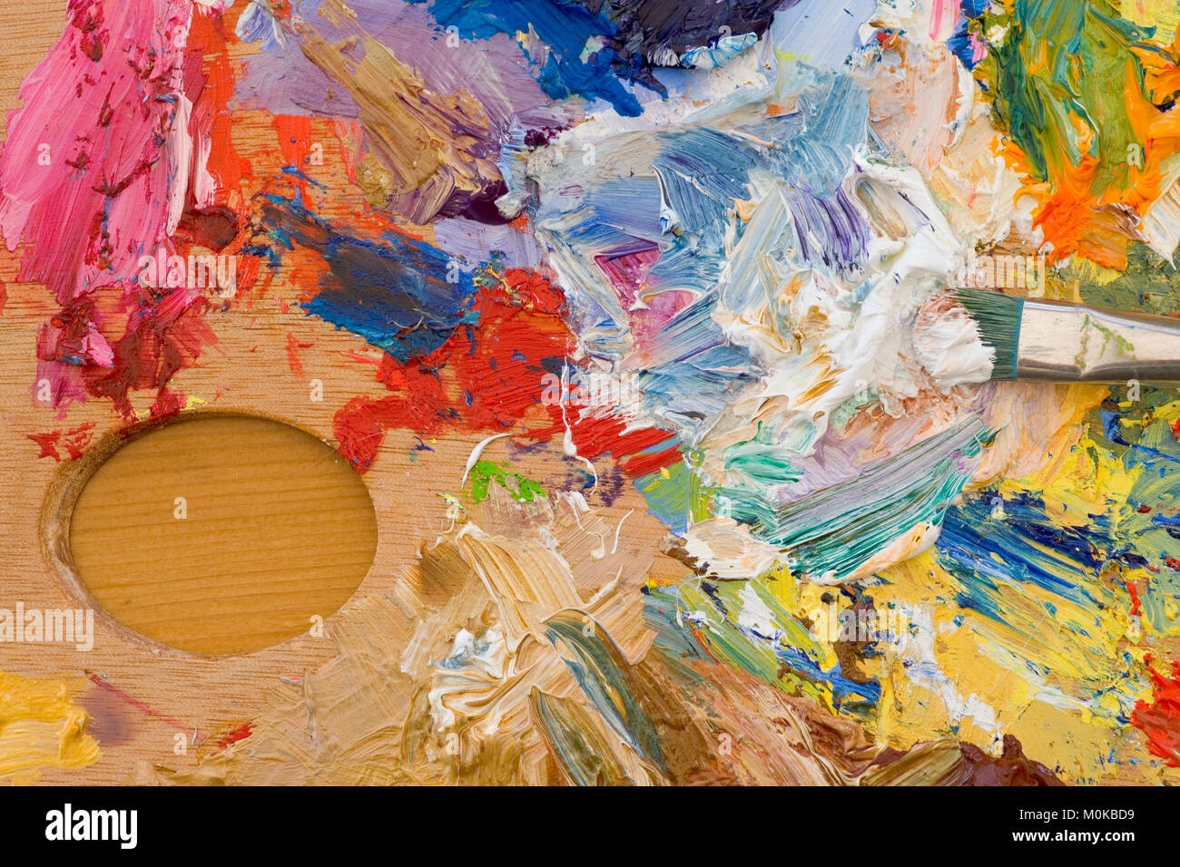 Artisti Vernici a olio e il pennello colorato close up semi abstract Foto Stock