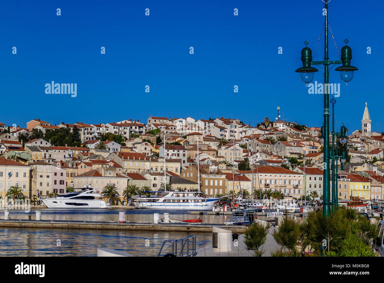 Mali Losinj Harbour, sull' isola di Losinj, Croazia. Maggio 2017. Foto Stock
