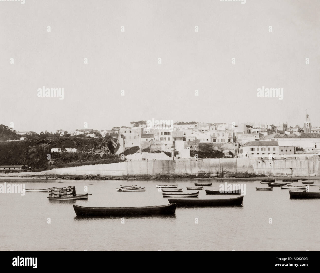 Tangeri dalla baia, Marocco, c.1900 Foto Stock