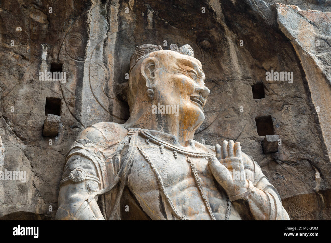 Sculture buddista in grotta Fengxiangsi, quello principale nel le Grotte di Longmen a Luoyang, Henan, Cina. Longmen è uno dei 3 principali grotte buddista o Foto Stock