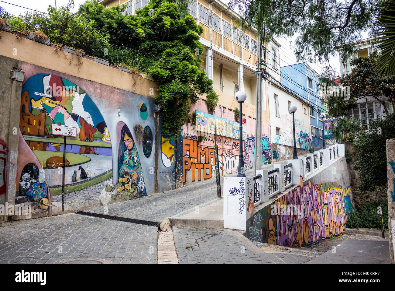 VALPARAISO, Cile - 27 ottobre 2016: street art graffiti in Concepcion e Alegre distretti. Valparaiso è famosa per la sua associazione con murali da Foto Stock