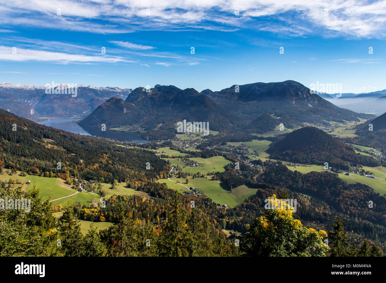 Vista dalla montagna Tressenstein, sopra il Altaussee, nel Ausseerland, Stiria, Austria, Foto Stock