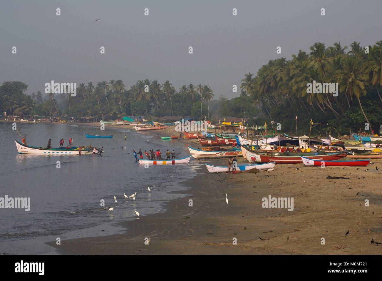 L'India,Goa,Palolem,barca davanti a Colom spiaggia vicino Palolem beach Foto Stock