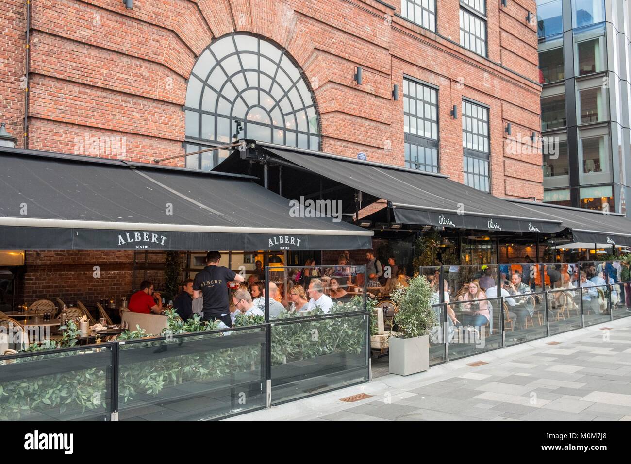 Norvegia,Oslo,Aker Brygge quartiere,vecchi magazzini restaurati nel ristorante e alloggiamento Foto Stock