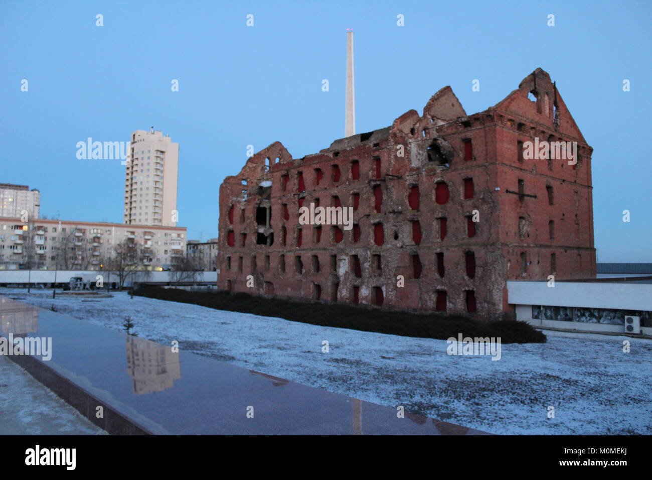 Volgograd, Russia. 16 gennaio, 2018. La rovina di Pavlov's House, che era merlati durante la Seconda Guerra Mondiale si erge nel centro della città di Volgograd, Russia, 16 gennaio 2018. Credito: Claudia Thaler/dpa/Alamy Live News Foto Stock