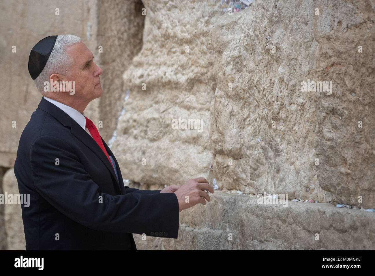 Gerusalemme. 23 gen 2018. Stati Uniti Vice Presidente Mike Pence visiti il Muro Occidentale di Gerusalemme la città vecchia, il 23 gennaio, 2018. Credito: JINI/Xinhua/Alamy Live News Foto Stock