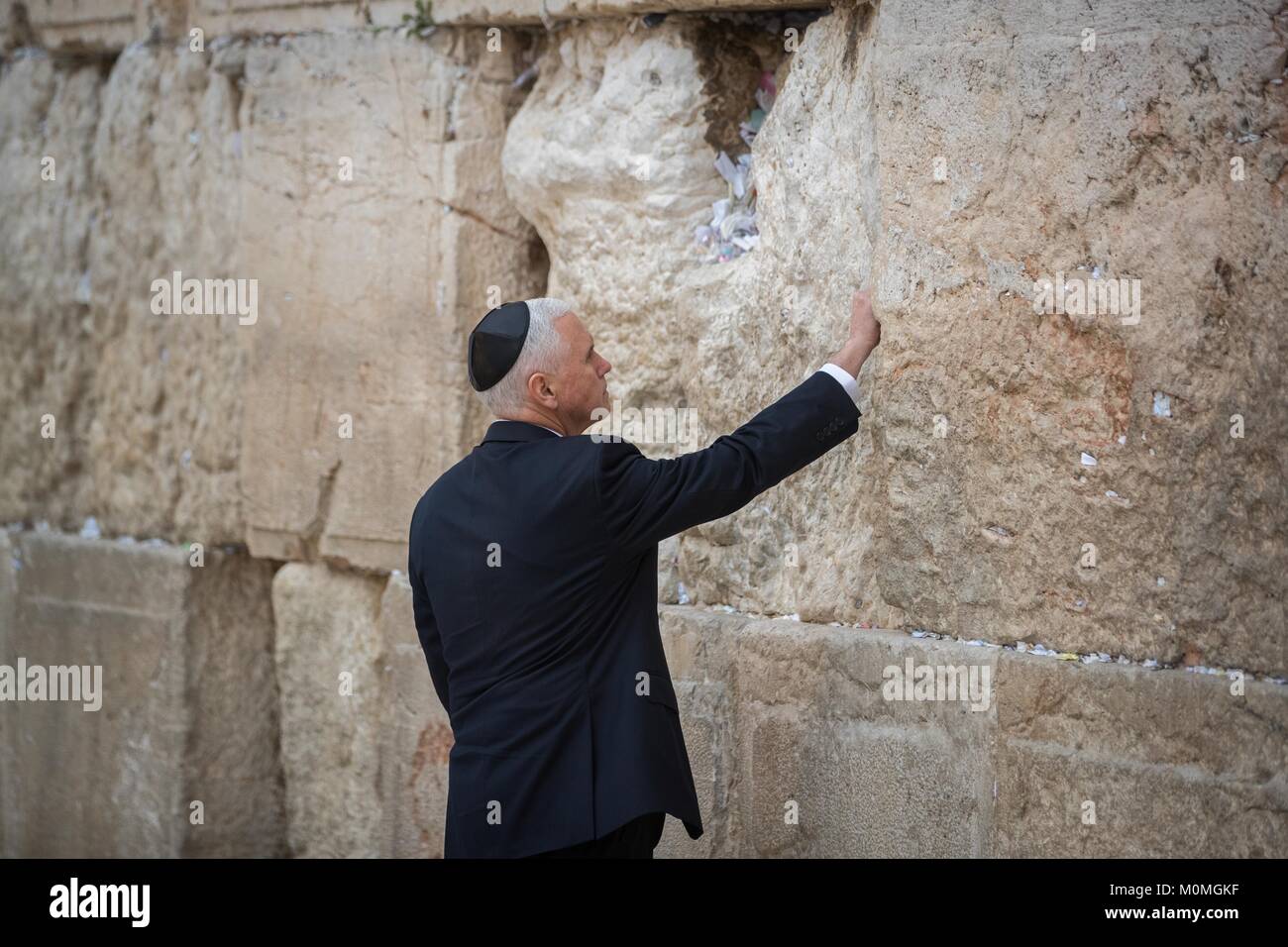 Gerusalemme. 23 gen 2018. Stati Uniti Vice Presidente Mike Pence visiti il Muro Occidentale di Gerusalemme la città vecchia, il 23 gennaio, 2018. Credito: JINI/Xinhua/Alamy Live News Foto Stock
