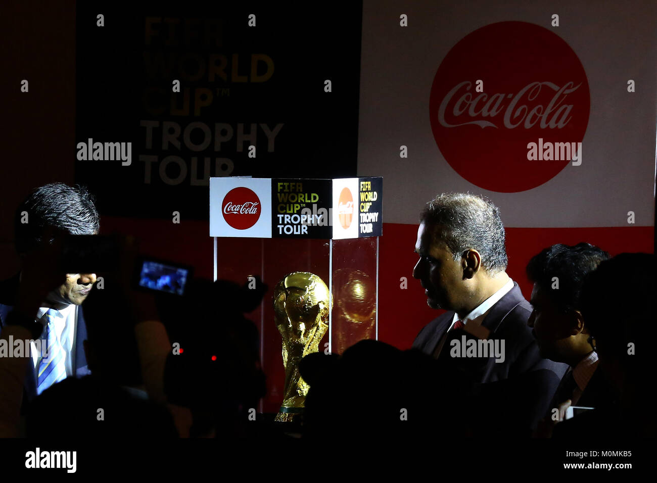 Colombo, Sri Lanka, 23 gennaio 2018. Una cerimonia di arrivo del 2018 della Coppa del Mondo FIFA del vincitore del trofeo presso Shangri-La Hotel. Il FIFA World Cup Trophy tour visiterà 91 città in 51 paesi. Credito: Pradeep Dambarage/Alamy Live News Foto Stock