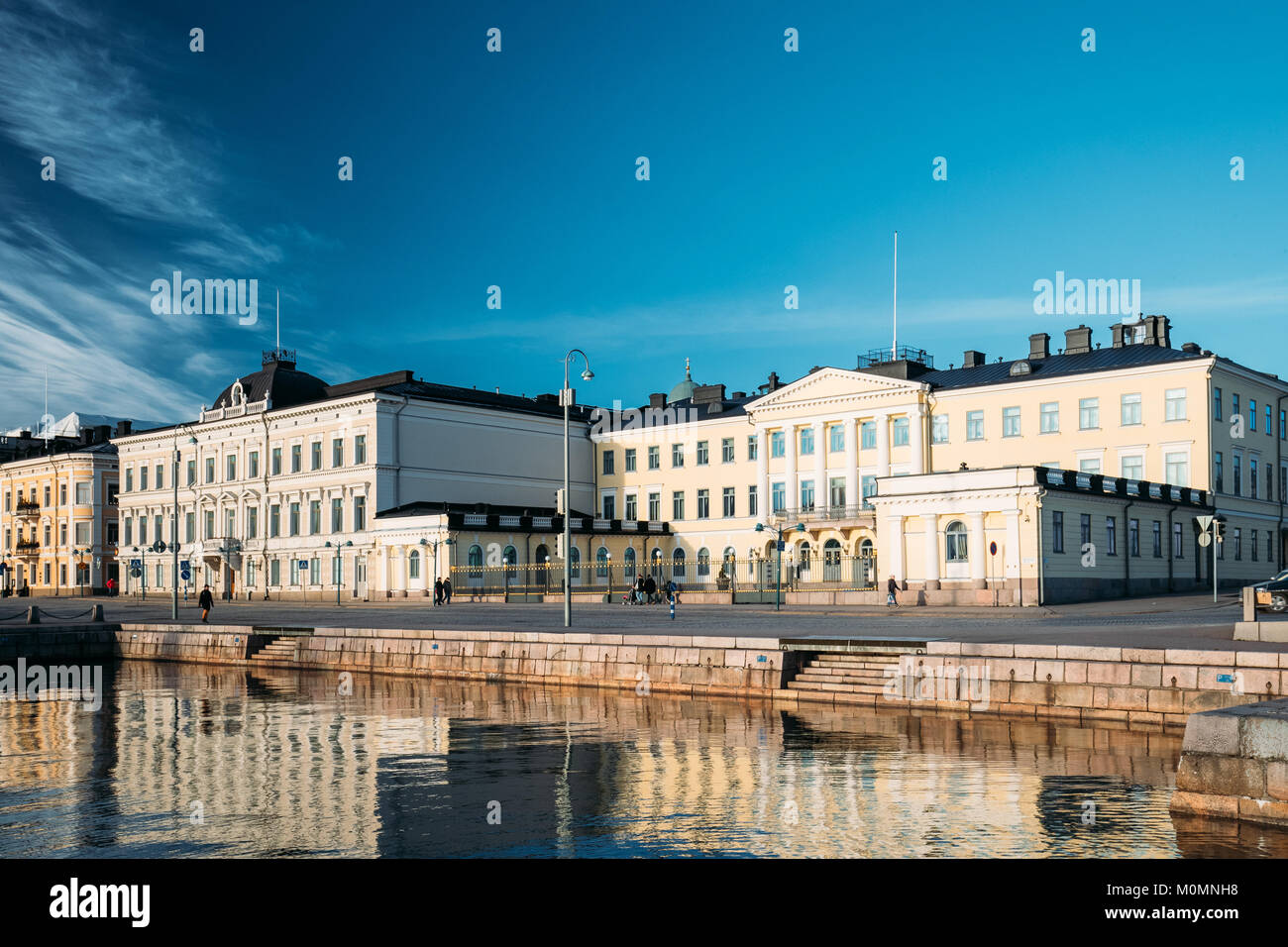Helsinki, Finlandia. Palazzo presidenziale nella soleggiata giornata invernale. Ufficio del Presidente e gli appartamenti privati per funzioni ufficiali e ricevimenti. Foto Stock