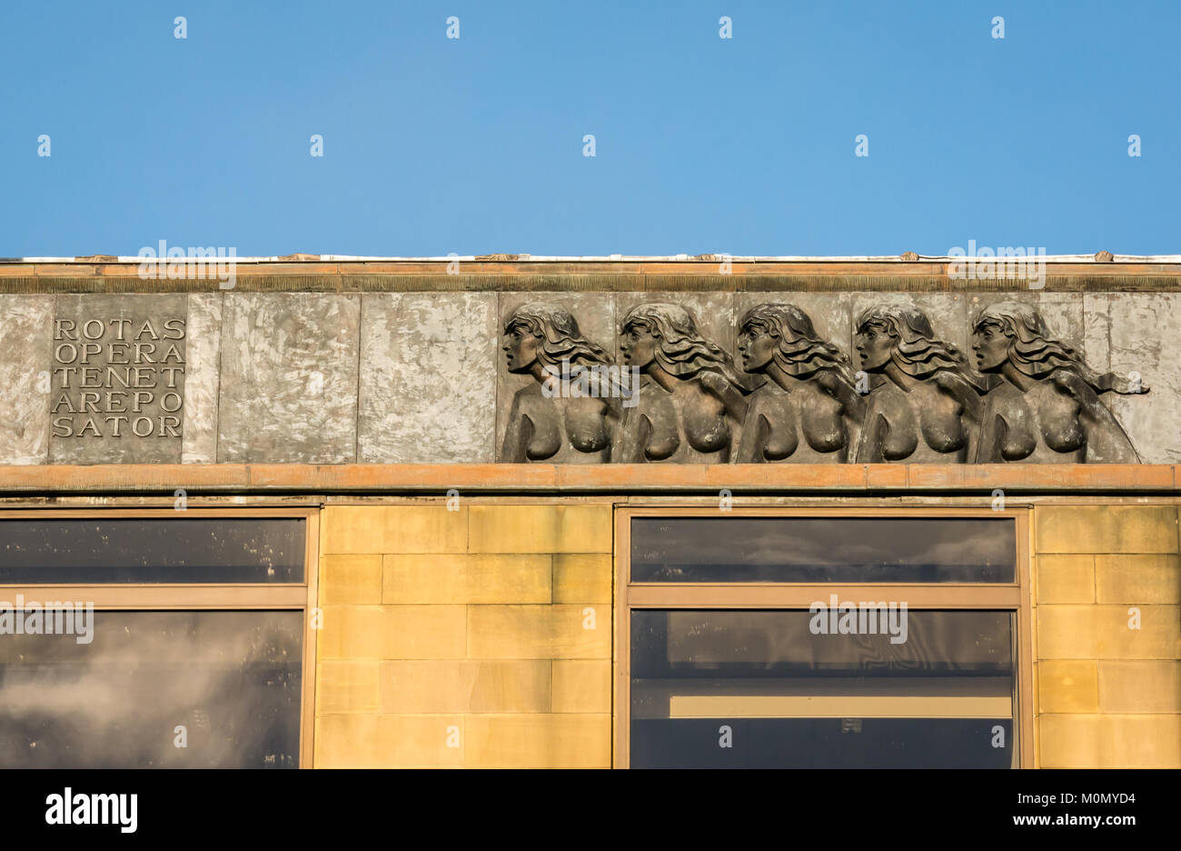 La durata Standard Aberdeen edificio, George Street Edinburgh Scotland, Regno Unito. Saggi e delle vergini stolte fregio da Gerald Laing & Roman palindromo Sator square Foto Stock