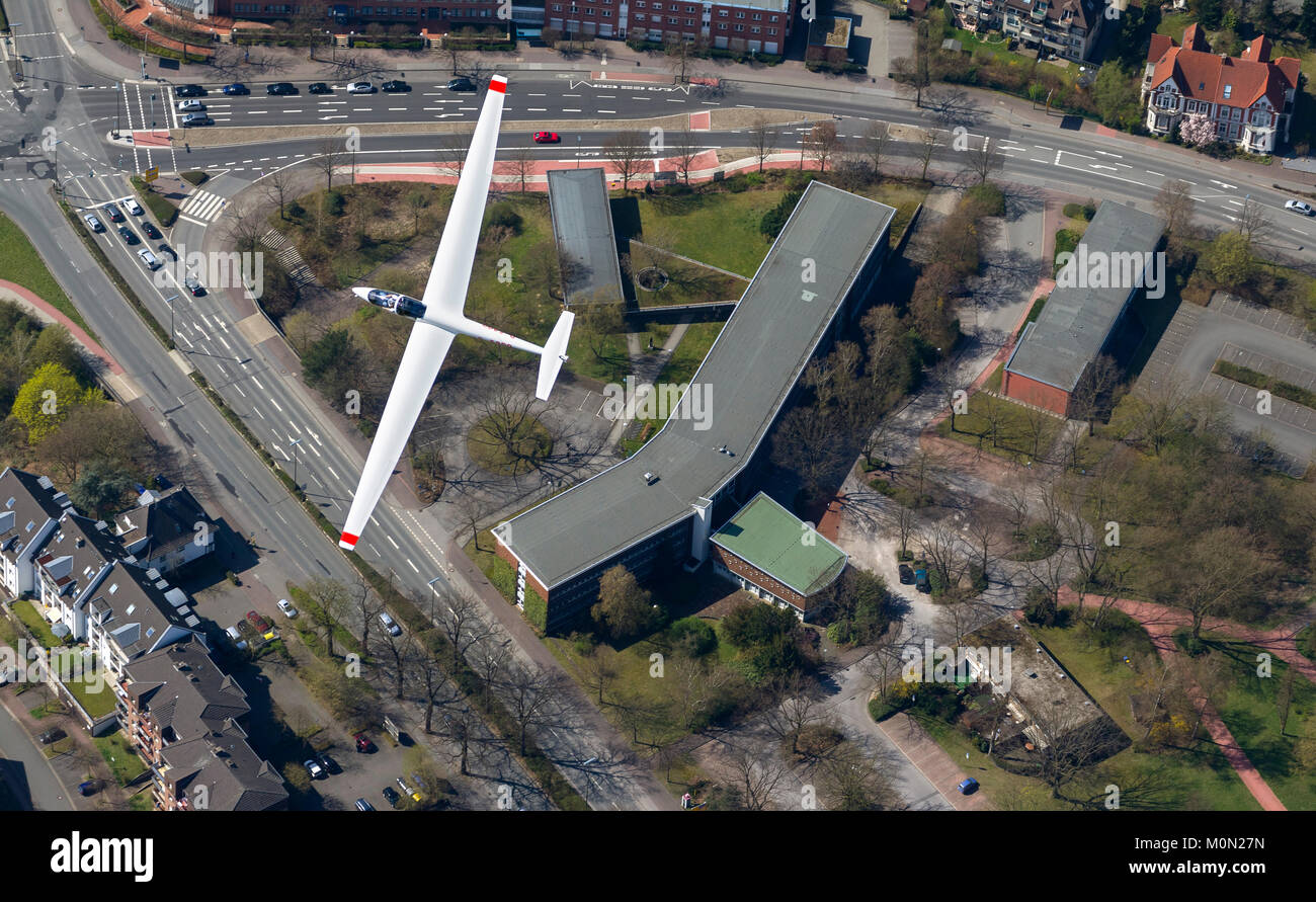 Dorsten Municipio con formazione Glider aliante chiedere 21 con uno studente pilota sopra la città Dorsten, Dorsten, Ruhrgebiet, Renania settentrionale-Vestfalia, Germania, Foto Stock