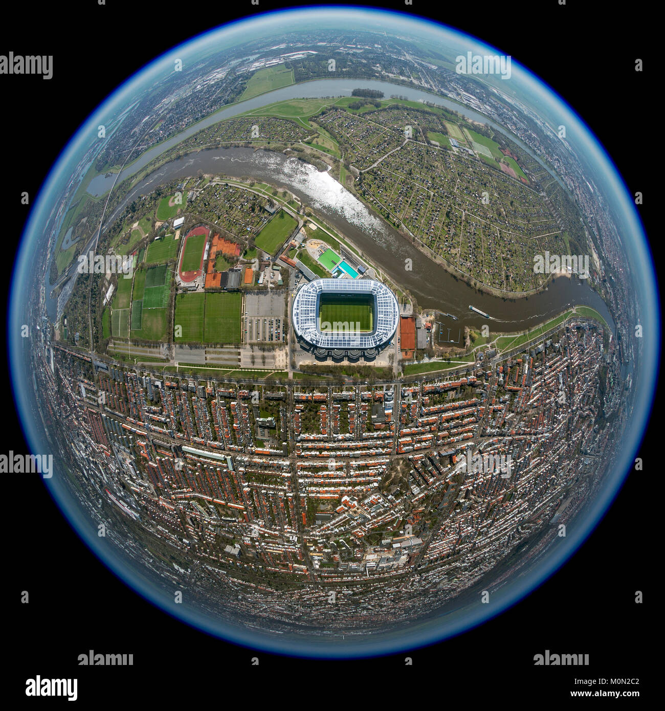 Stadio Weser di SV Werder Bremen GmbH & Co. KGaA, Bundesliga, club, fish eye lente, tetto solare, stadio stadio di calcio sul fiume Weser, antenna ph Foto Stock