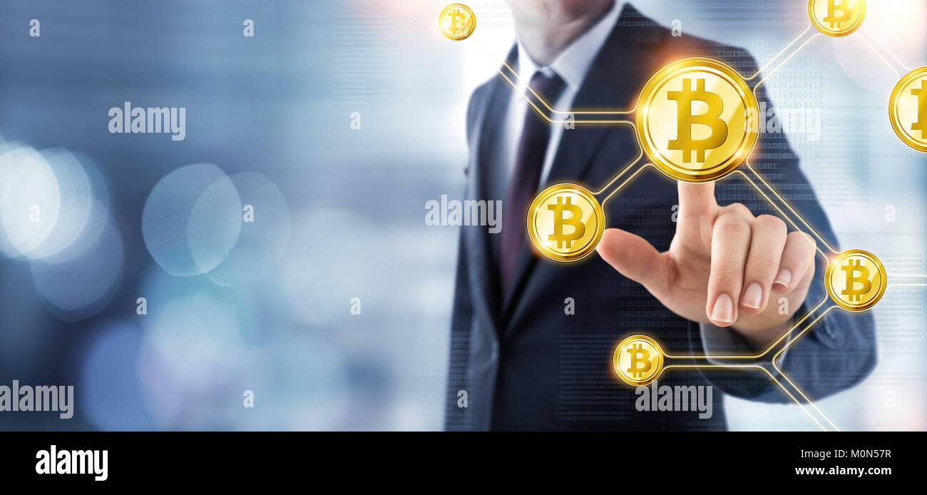 Concetto Bitcoin - Imprenditore Cryptocurrencybitcoin Push, blockchain, cryptocurrency, concept, valuta, crypto, Coin, virtuale, denaro, business, finan Foto Stock