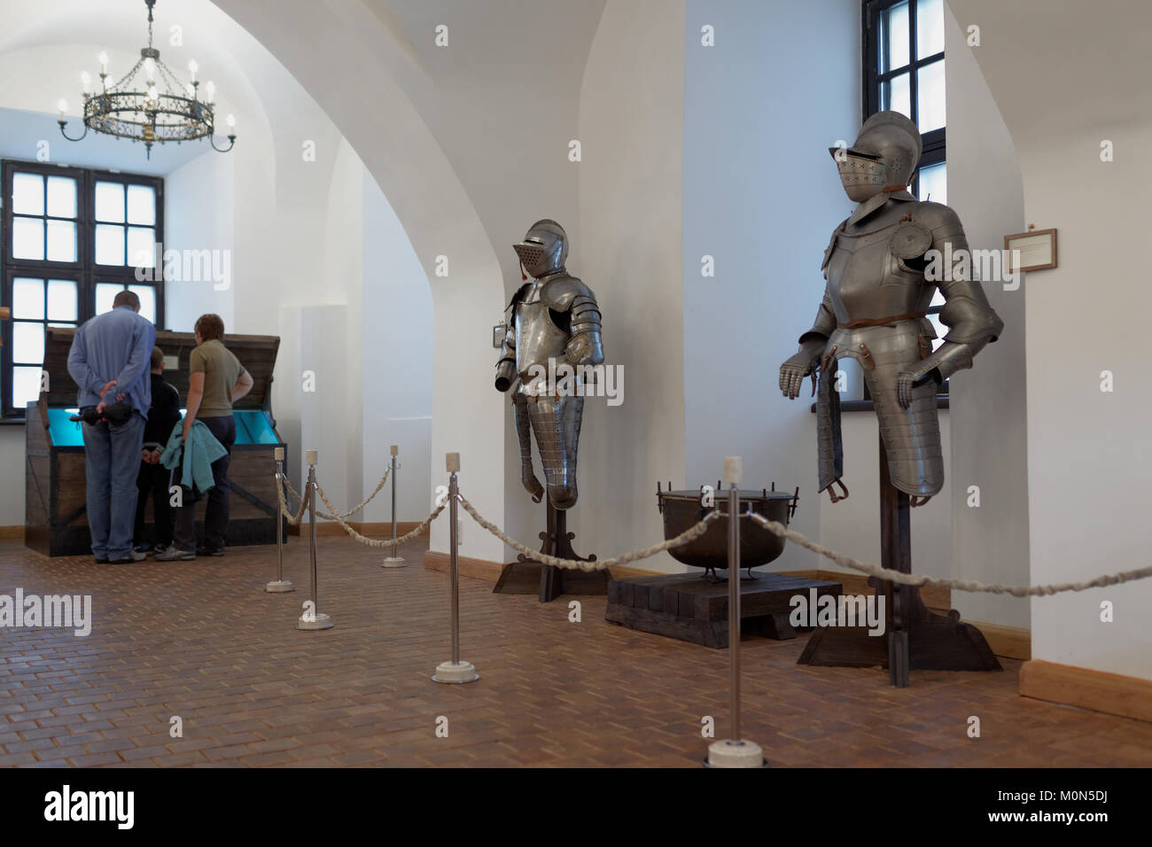 Njasviž, Bielorussia - Agosto 27, 2012: la gente nel castello residenziale della famiglia Radziwill. Dopo la ricostruzione, dal 2006 il castello è elencato come Foto Stock