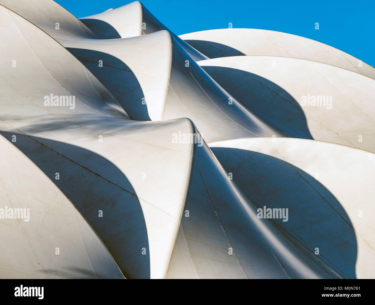 Vista astratta del tetto in corrispondenza Oriam Centro sportivo nazionale presso Università Heriot-Watt in Edimburgo, Scozia, Regno Unito Foto Stock