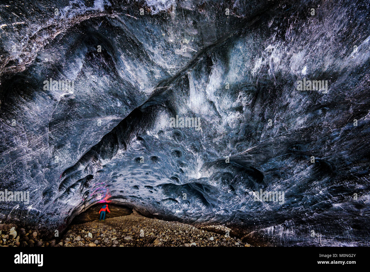 Grotta di ghiaccio nel ghiacciaio Vatnajökull, Islanda Foto Stock