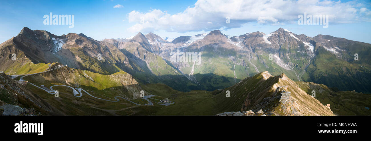 Salisburgo, Austria Membro, vista da Edelweissspitze per Grossglockner Strada alpina e Grosser Wiesbachhorn Foto Stock