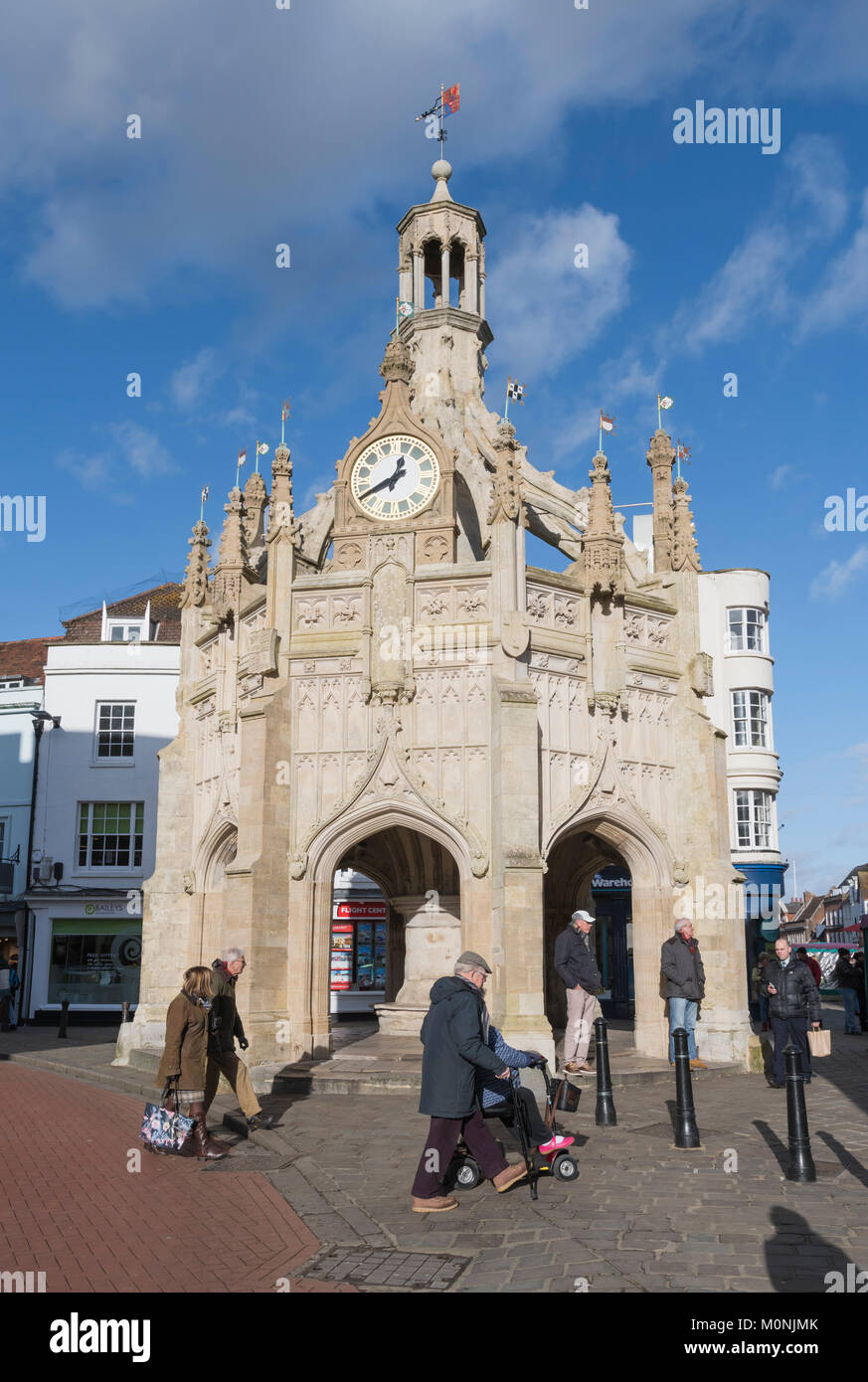 Chichester Cross o Market Cross, uno storico monumento Caen Stone nel centro della città di Chichester, West Sussex, Inghilterra, Regno Unito. Foto Stock
