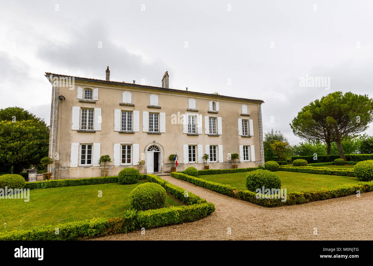 Chateau presso i famosi giardini di Les Jardins du Chaigne, Touzac nel Grande Champagne colline regione, Nouvelle regione Aquitania, sud-ovest della Francia Foto Stock