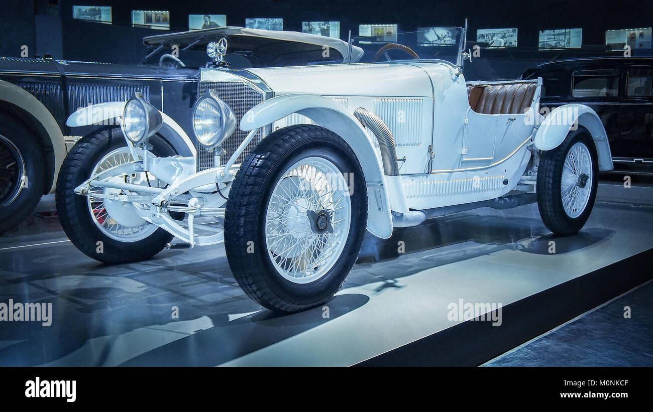 STUTTGART, Germania-Aprile 7, 2017: 1923 Mercedes 10/40 hp sport biposto nel museo Mercedes. Foto Stock