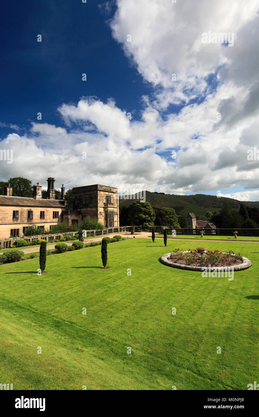 Estate, Ilam Hall nel villaggio di Ilam, Staffordshire, England, Regno Unito Foto Stock