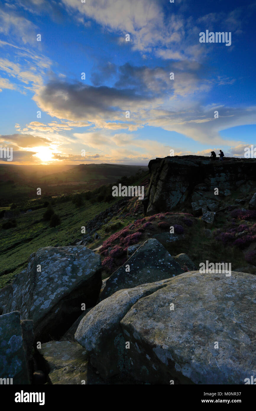 Tramonto sul bordo Curbar, Parco Nazionale di Peak District, Derbyshire, England, Regno Unito Foto Stock