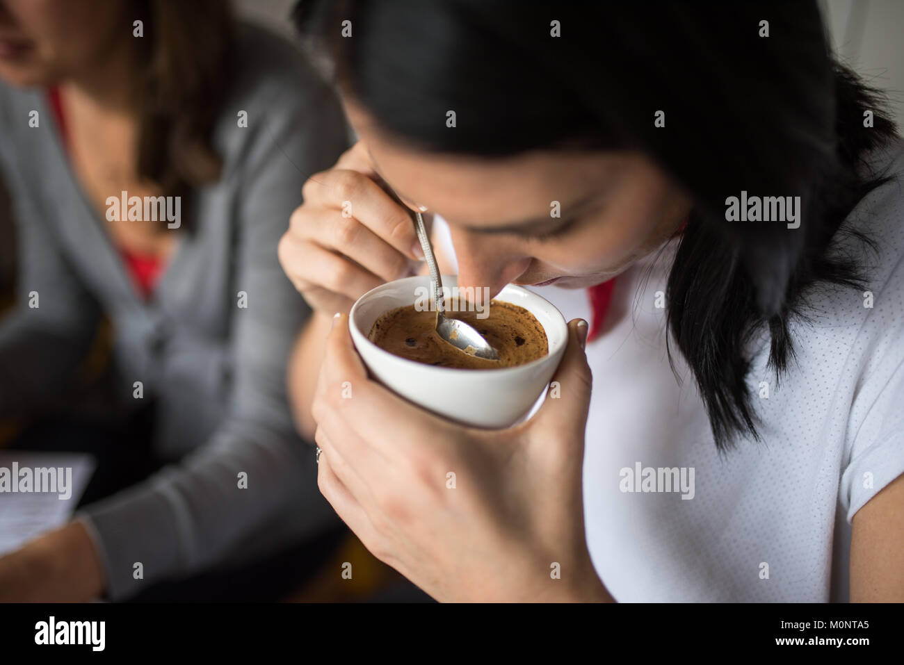 La tostatura del caffè, la tostatura del caffè Foto Stock