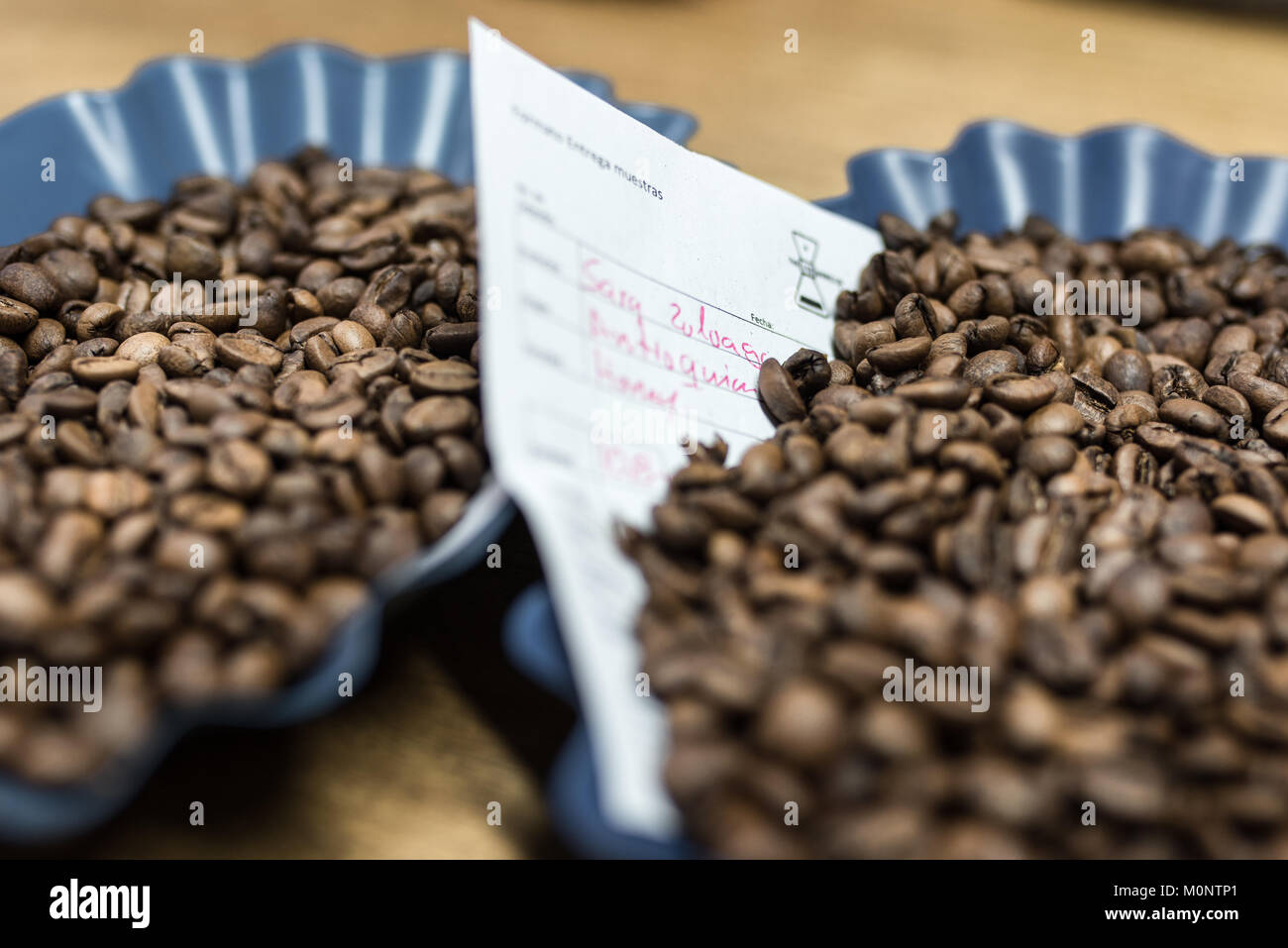 La tostatura del caffè, la tostatura del caffè Foto Stock