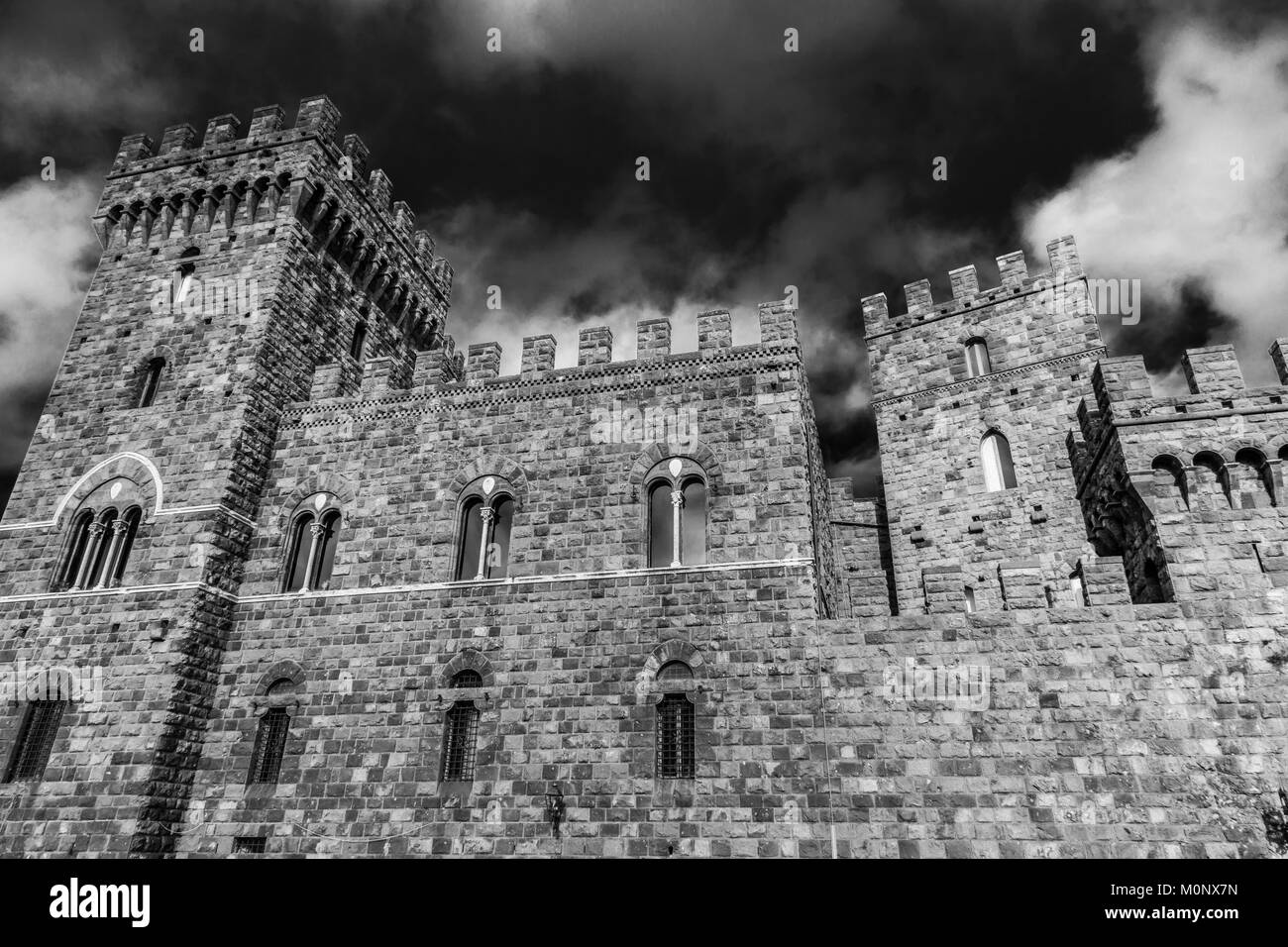 Il castello di Torre Alfina ad Aquapendente, Viterbo, Italia. Foto Stock