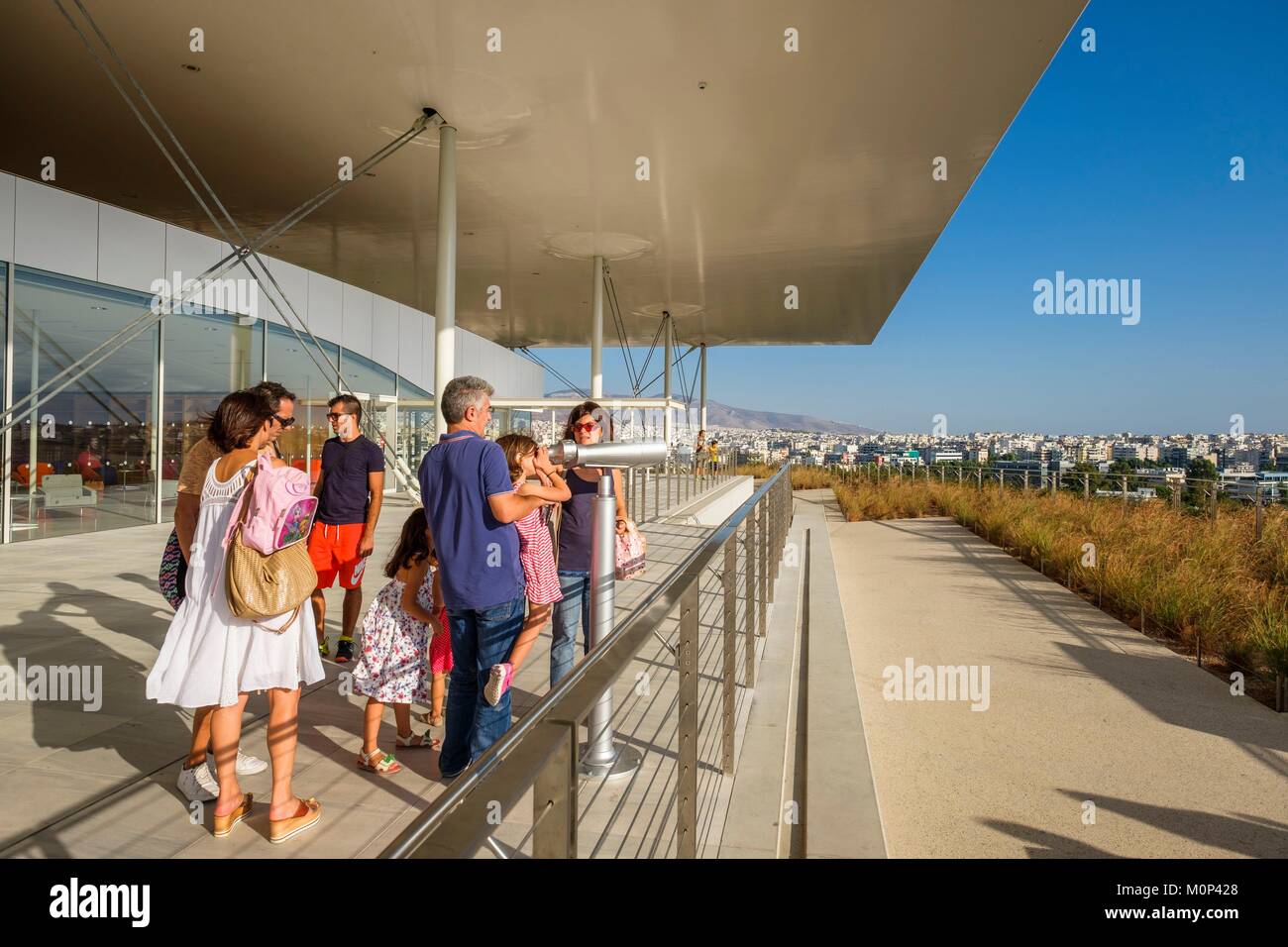Grecia,Atene,Paleo Faliro district,SNFCC (Stavros Niarchos Foundation Centro Culturale) progettata dall'architetto Renzo Piano,completata nel 2016 e donata allo Stato greco nel 2017,complesso che include nuove strutture per la Biblioteca Nazionale e il Teatro dell'Opera Nazionale Foto Stock
