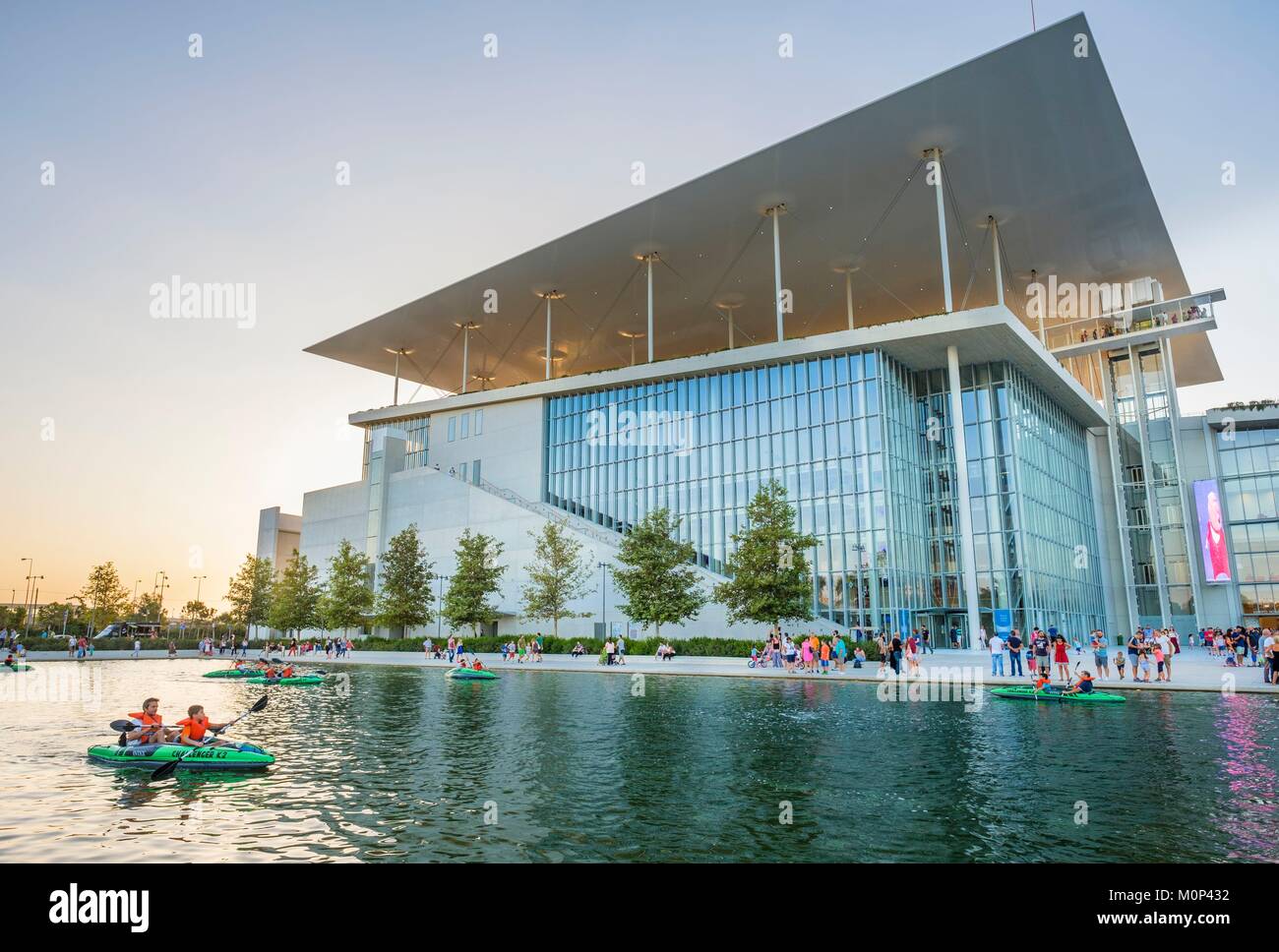 Grecia,Atene,Paleo Faliro district,SNFCC (Stavros Niarchos Foundation Centro Culturale) progettata dall'architetto Renzo Piano,completata nel 2016 e donata allo Stato greco nel 2017,complesso che include nuove strutture per la Biblioteca Nazionale e il Teatro dell'Opera Nazionale Foto Stock
