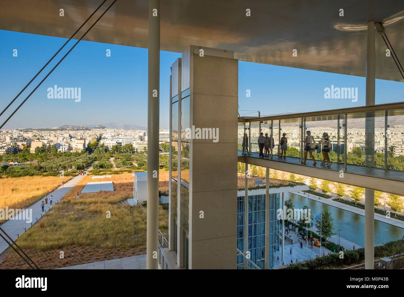 Grecia,Atene,Paleo Faliro district,SNFCC (Stavros Niarchos Foundation Centro Culturale) progettata dall'architetto Renzo Piano,completata nel 2016 e donata allo Stato greco nel 2017,complesso che include nuove strutture per la Biblioteca Nazionale e il Teatro dell'Opera Nazionale Foto Stock