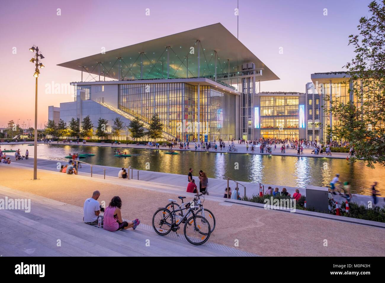 Grecia,Atene,Paleo Faliro district,SNFCC (Stavros Niarchos Foundation Centro Culturale) progettata dall'architetto Renzo Piano,completata nel 2016 e donata allo Stato greco nel 2017,complesso che include nuove strutture per la Biblioteca Nazionale e il Teatro dell'Opera Nazionale Foto Stock