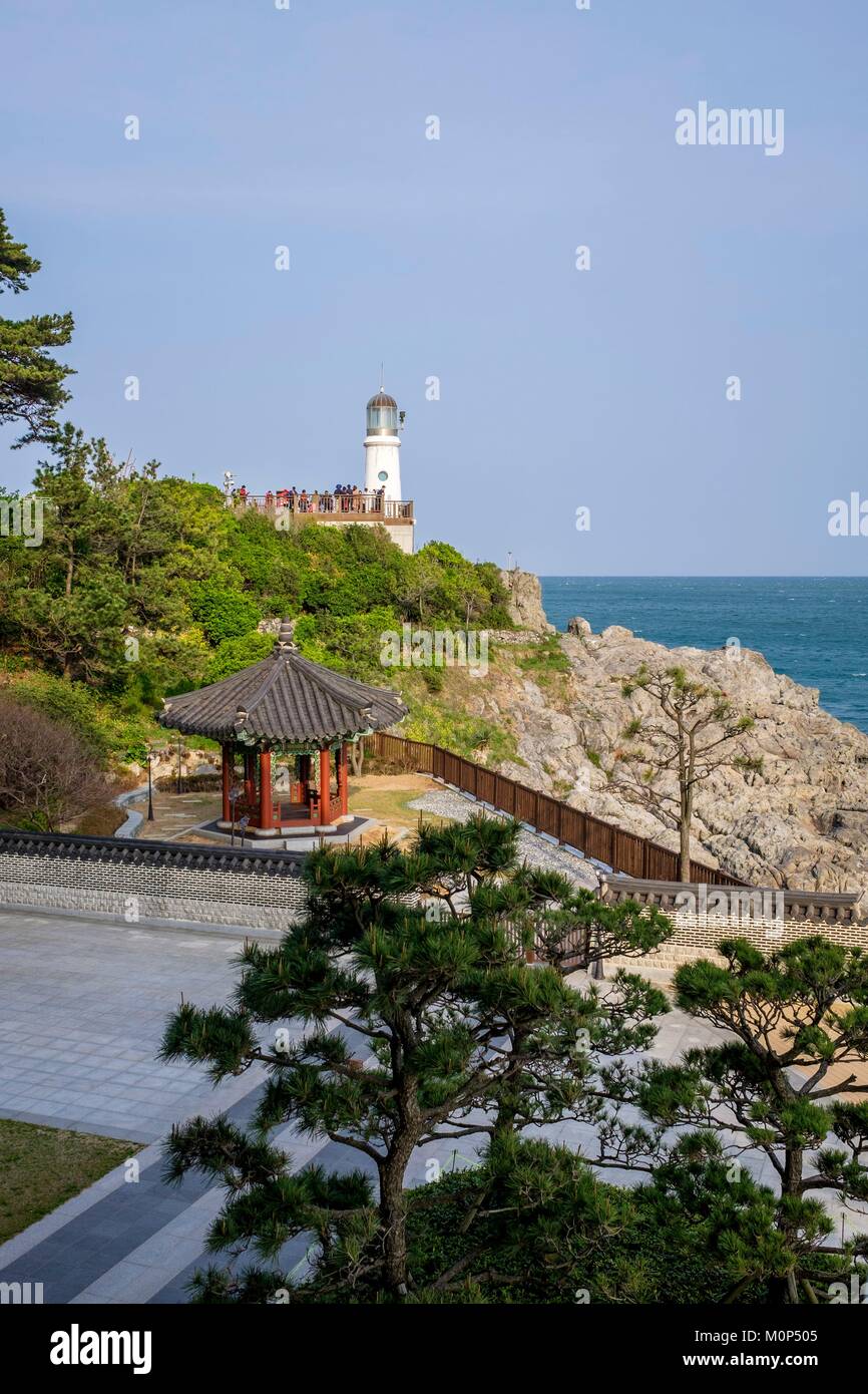 Corea del sud, sud Gyeongsang provincia,Busan,quartiere Haeundae,faro nel parco Dongbaek Foto Stock