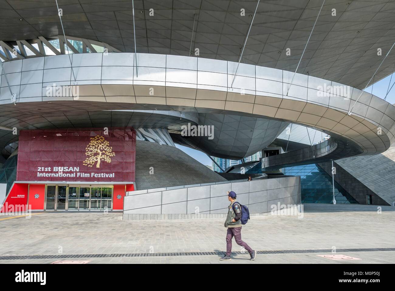 Corea del sud, sud Gyeongsang provincia,Busan,quartiere Haeundae,Centum zona della città,il Busan Cinema Center,luogo esclusivo del Busan International Film Festival (BIFF),progettato dagli Austriaci studio di architettura e design Coop Himmelb(l)au Foto Stock