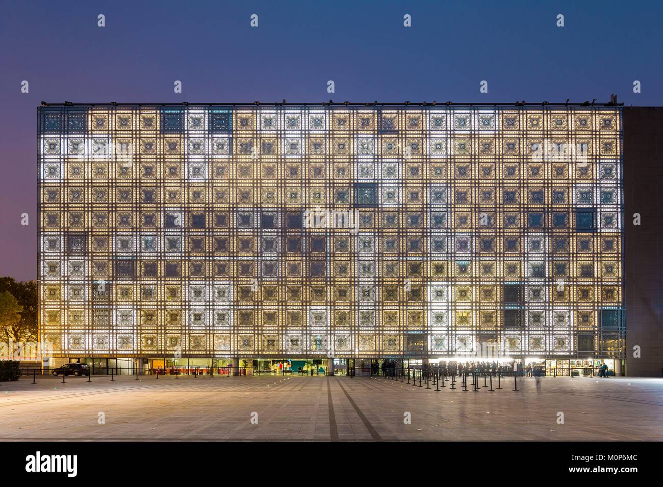 Francia,Parigi,Institut du Monde Arabe (IMA),progettato dagli architetti Jean Nouvel e Architecture-Studio,la Notte Bianca 2017 Foto Stock