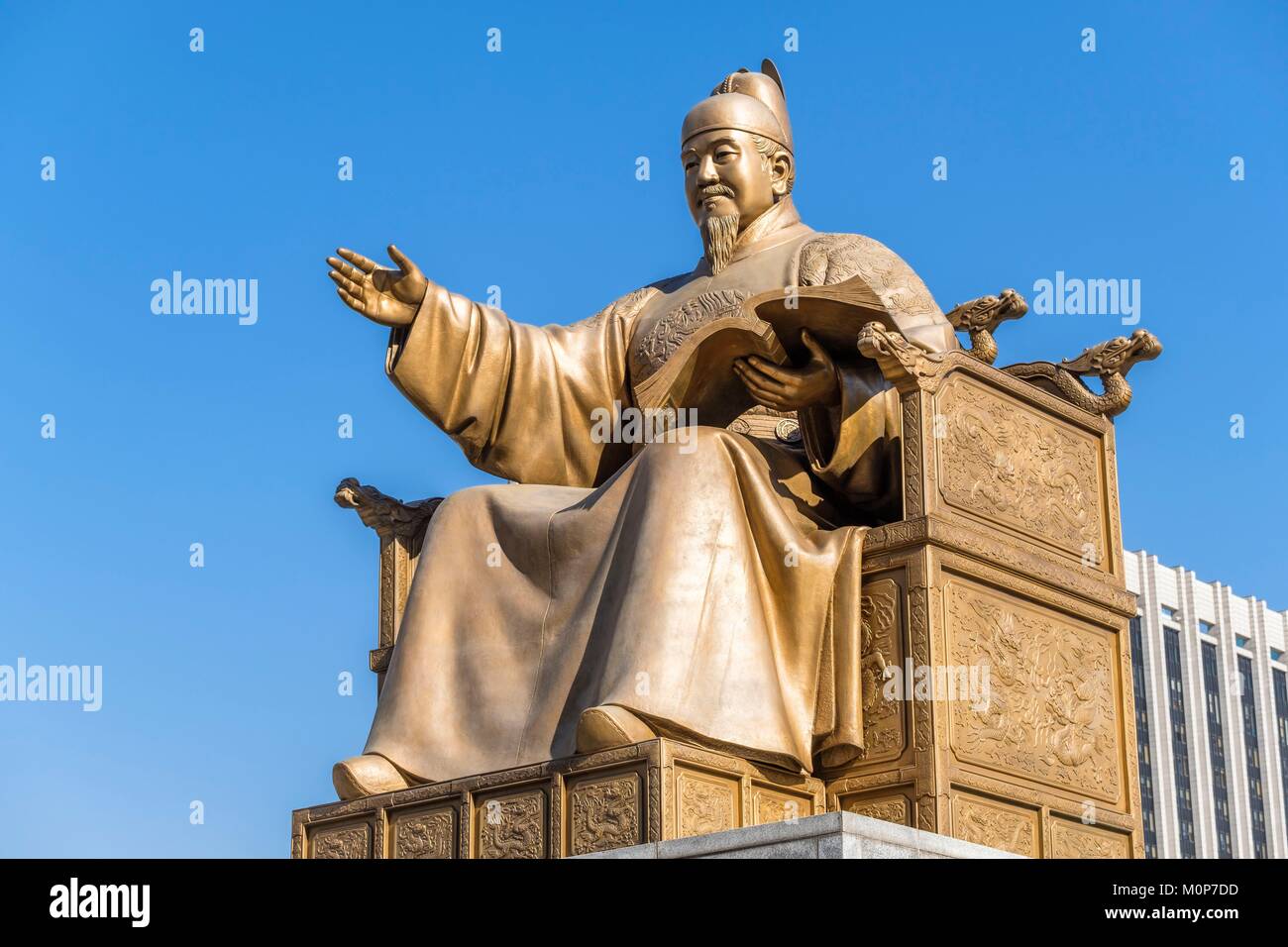 Corea del Sud,Seoul,Jongno-gu district,Sejong-daero avenue,Re Sejong statua in bronzo,4° re della dinastia Joseon Foto Stock