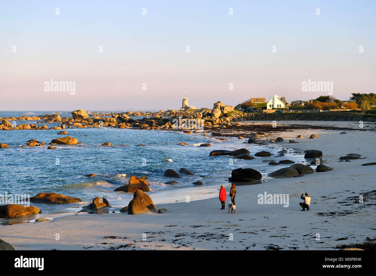 Francia,Finisterre,Pays des Abers,leggende costa,Brignogan Plages,Pointe de Beg Pol Foto Stock