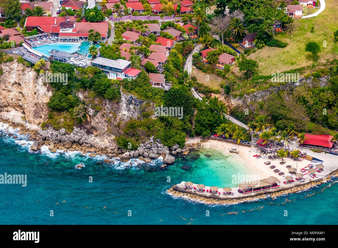 Francia,caraibi,Piccole Antille,Guadalupa,Grande-Terre,Sainte Anne,vista aerea dell'hotel La Toubana e la sua spiaggia privata (vista aerea) Foto Stock