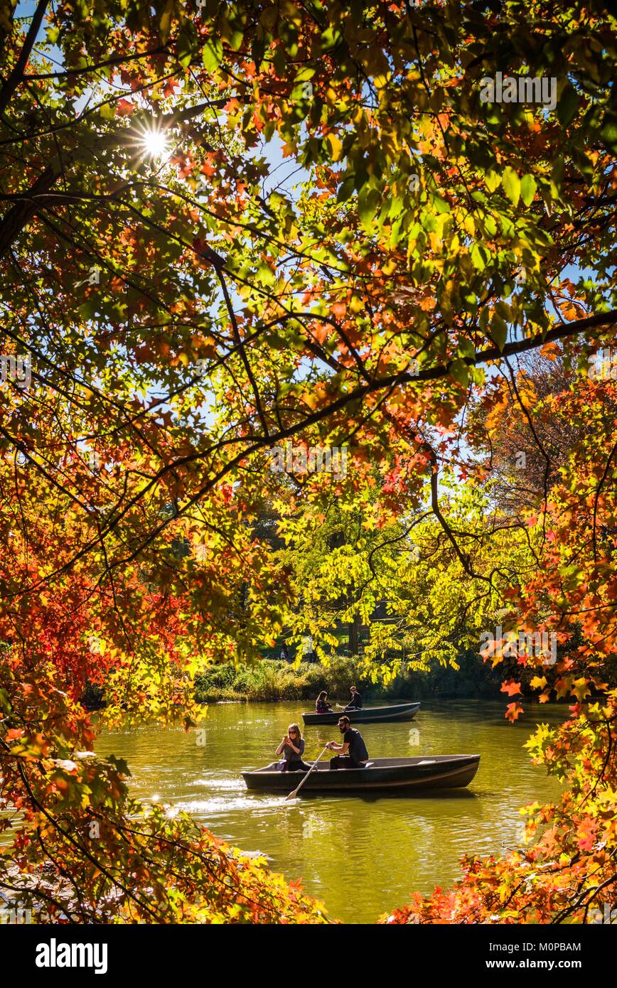 Stati Uniti,New York,New York City,Central Park,canottaggio sul lago,autunno Foto Stock