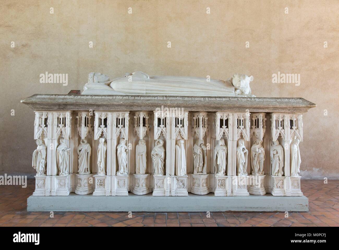 Francia,Cher,Bourges,dal palazzo Jacques Coeur,copia in gesso del Duca Jean de Berry la tomba nella sala cerimoniale Foto Stock