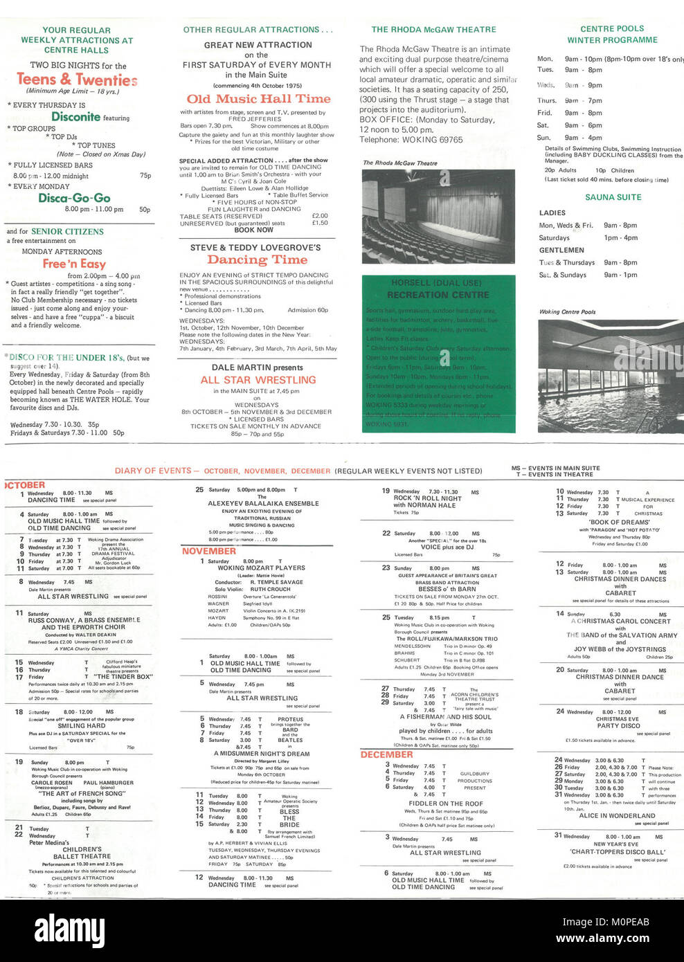 Il programma Centre Halls per il 1975 si riferisce a un evento specifico o a una serie di attività svolti nel 1975 presso Centre Halls, una sede per vari eventi pubblici e privati. Il programma mette in evidenza gli eventi in evidenza durante quell'anno. Foto Stock