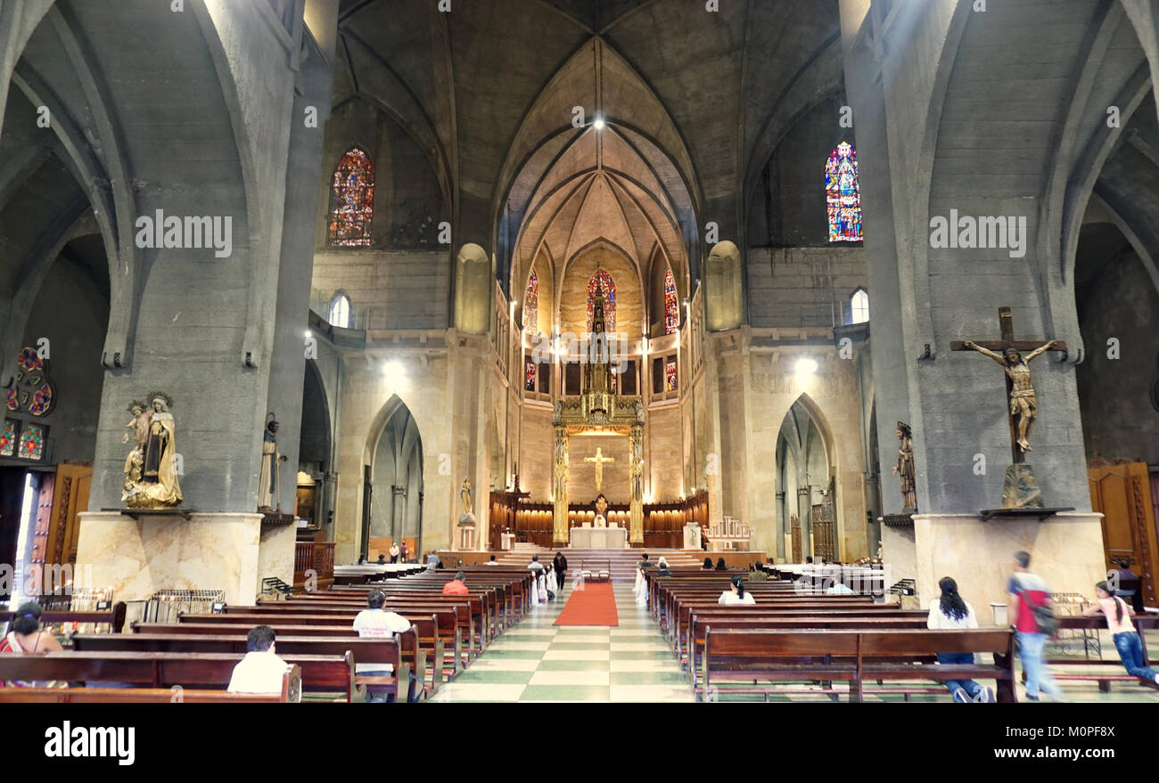 L'interno della cattedrale di Manizales, situata in Colombia, è noto per i suoi splendidi dettagli architettonici e il significato religioso, che mostrano la grandezza del suo design. Foto Stock